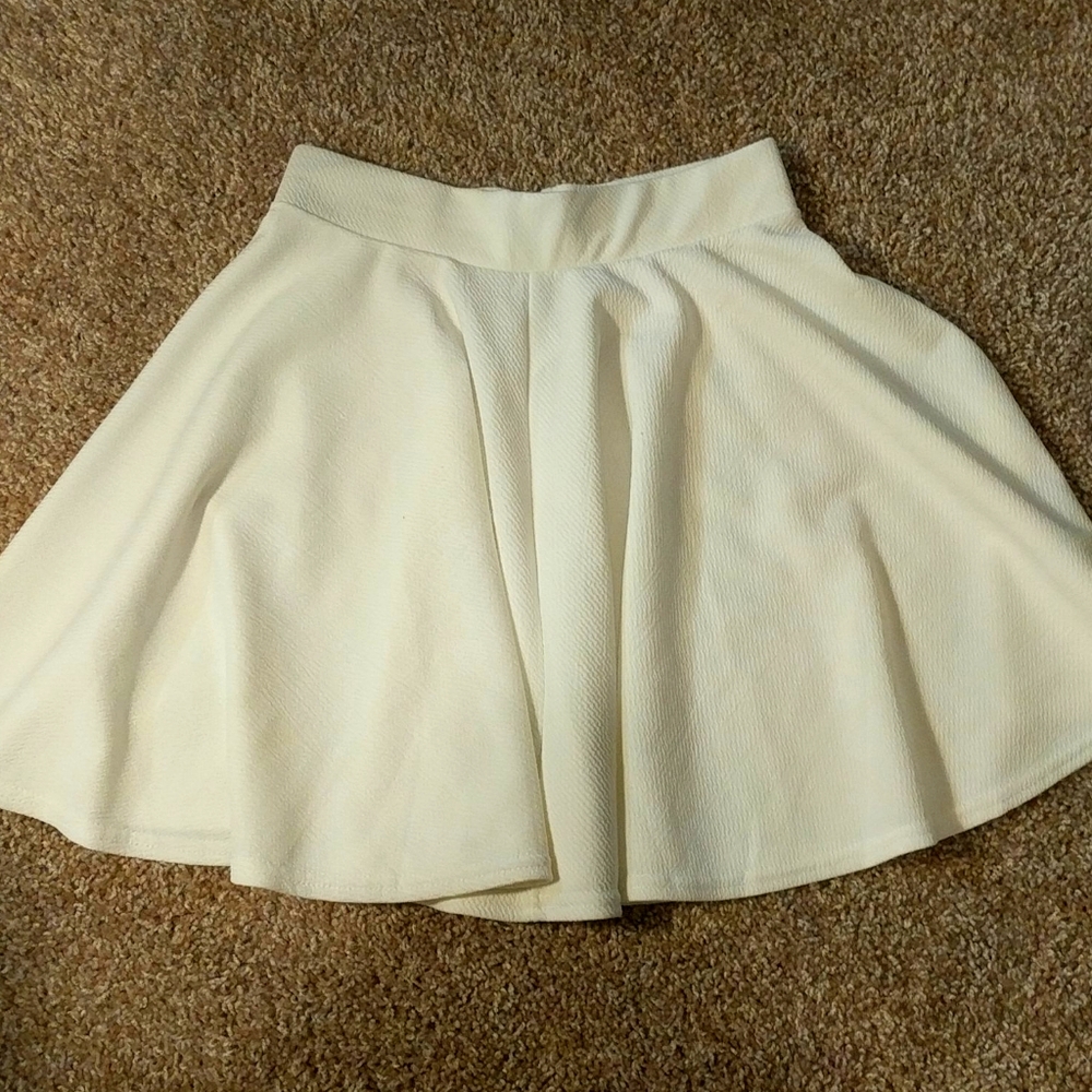 White flowy skirt